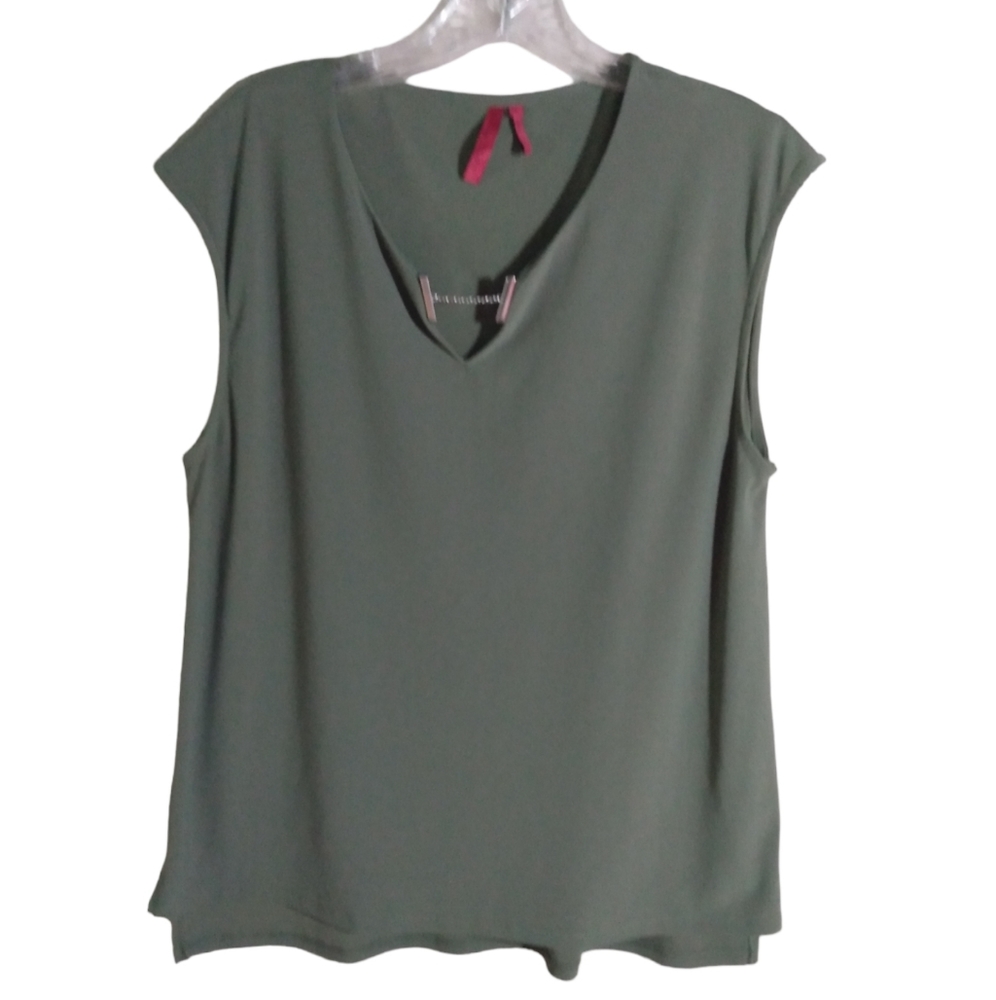 Love Scarlett Sleeveless High-Low Notched Neck Top Large